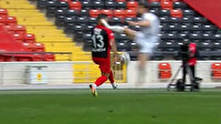 Süper Lig maçında inanılmaz müdahale: Herkesten tek tek özür dilemek zorunda kaldı