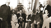 Mehmet Âkif dostları arasında