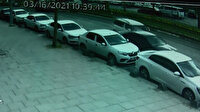 Yola park edilen otomobile, hafif ticari aracın çarpma anı kamerada