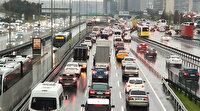 İstanbul'da etkili olan yağış sonrası trafik yoğunluğu yüzde 76'ya ulaştı
