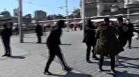 Taksim Meydan’da seyyar satıcılar gazeteciyi darp etti