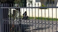 Yere yatırdığı adamı 'paramı ver' diyerek darbeden kadın kamerada