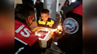 Balıkesir polisinden minik Halil'e doğum günü sürprizi