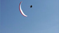 Denizli'de kanadı kapanan paramotor zemine çakıldı