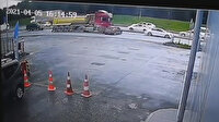 Hafriyat kamyonu önüne aldığı otomobili metrelerce böyle sürükledi