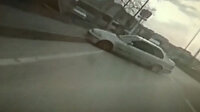 Hatalı sollama yapan otomobilin kaza anı araç kamerasına yansıdı