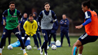 Fenerbahçe'de Mesut Özil takımla birlikte çalışmalara başladı