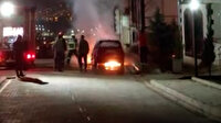 Kocaeli'deki park halindeki otomobil alev alev yandı