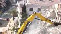 Büyükçekmece'de riskli 2 bina daha yıkıldı