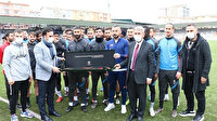 Maç esnasında oruç açan futbolculara moral ziyareti