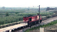 Makinistin, treni durdurarak iftarlık siparişini kuryeden aldığı anlar kamerada