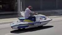 Jet ski ile otobana çıkan Taylandlı görenleri şaşırttı