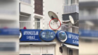 İzmir'de alkollü şahıs tartıştığı esnafa balkondan balta fırlattı