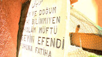 İstanbul Fatih'teki bu mezar görenleri şaşkına çeviriyor