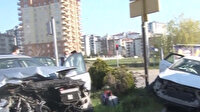 Ankara'da iki otomobil kafa kafaya çarpıştı, 3'ü çocuk 7 kişi yaralandı