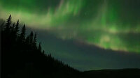 Alaska'da Kuzey Işıkları'nın gökyüzündeki büyüleyici dansı kamerada