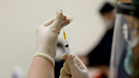 Pfizer ve AstraZeneca Kovid-19 aşısının tek dozu aile içi bulaşı yaklaşık yüzde 50 azaltıyor