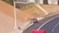Kuzey Marmara Otoyolu'nda Kazakistan konsolosluğuna ait otomobilin kaza anı MOBESE kamerasına yansıdı