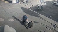 Yaşlı kadının market poşetlerini evine kadar taşıyan polis memuru kamerada