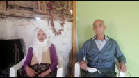 Yaşlı kadın 'bir tanesi kolumda kalsın' demesine rağmen kolundaki bilezikleri söküp aldılar