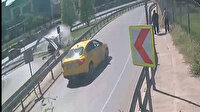 Bağcılar'da virajı alamayan otomobil bariyerleri girdi
