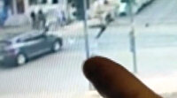 Güngören'de otomobille çarpışan motosikletli metrelerce havaya uçtu