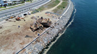 Zeytinburnu'nda sökümü yapılan gemi tamamen karaya alındı: Denizde parça kalmadı