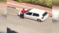 Antalya'da bir kişi park halindeki otomobilin camlarını parke taşıyla kırdı