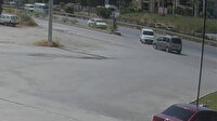 Hurdaya dönen hafif ticari araçların kaza anı güvenlik kamerasına yansıdı