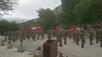 Komandolar hayran bıraktı: Antik kentin girişinde harmandalı oynayan komandolar izleyenleri büyüledi