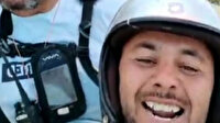 Tarlasına inen paraşütçüyle diyaloğu gündem olan çiftçinin uçma hayali gerçekleşti: Bu kez de havada güldürdü
