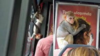 Sevimli maymun yaptığı hareketlerle otobüsün maskotu oldu