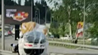 Motosikletine fazla yük alan sürücü hem kendini hem trafiği tehlikeye attı