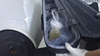 Polisleri bile şaşırttı: Keman kutusu ile valizlerin içinden esrar çıktı
