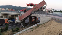Gebze'de yoldan çıkan TIR viyadükte asılı kaldı