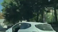 Ataşehir’de kapısı olmayan otomobilin trafiğe çıktığı anlar kamerada
