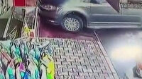 Kayseri'de sürücüsünün kontrolünü kaybettiği otomobil lokantaya böyle girdi
