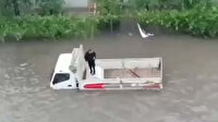 Ankara'da şiddetli yağış sonrası araçlar yollarda mahsur kaldı