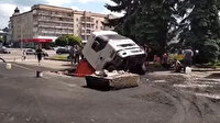 Ukrayna’da yol çöktü kamyon çukura düştü