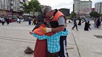 Temizlik görevlisi babaya çocuklarından ağlatan sürpriz