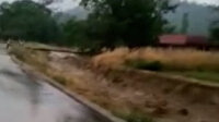 Denizli'de sel sularının geliş anı böyle görüntülendi