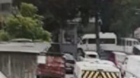 İETT otobüsü park halindeki servis araçlarına çarptı: 4 yaralı