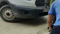Kamyonetin motoruna giren yılanı itfaiye çıkardı