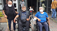Büfede oturan engellilere sopalı saldırı
