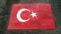 Kızıldağ'a "Türk Bayrağı" imzası: 23 asker 138 ton taşla şehitler için yaptı