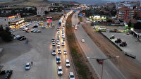 Yaz tatilinin başlamasıyla yollara akın ettiler: 43 ilin geçiş güzergâhında trafik yoğunluğu arttı