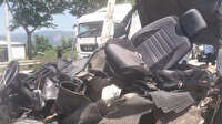 Bu araçtan sağ çıktılar: Kazada otomobil ikiye bölündü