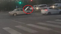 Bursa'da şoke eden görüntü: Otomobili seyir halinde tamir etmeye çalıştı