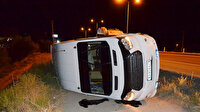 Şakalaşan yolcuları uyarmak için arkasına dönünce minibüs şarampole devrildi: 6 yaralı