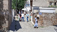 Eşsiz manzarayı seyretmek için 625 merdiven basamağı çıkıyorlar